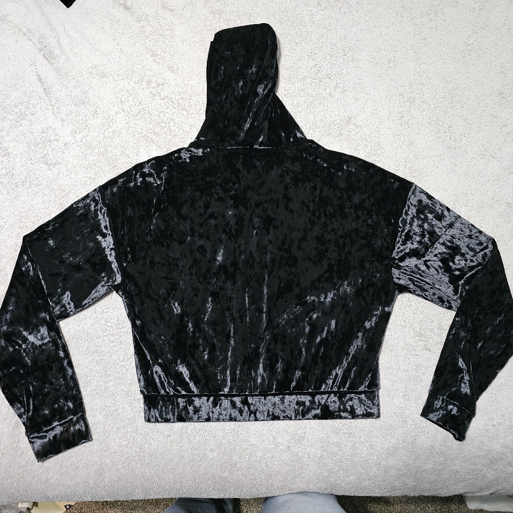 FABLETICS BUNDLE BLACK VELOUR ZIP-UP CROPPED HOODIE AND VELOUR SPORTS BRA SZ S